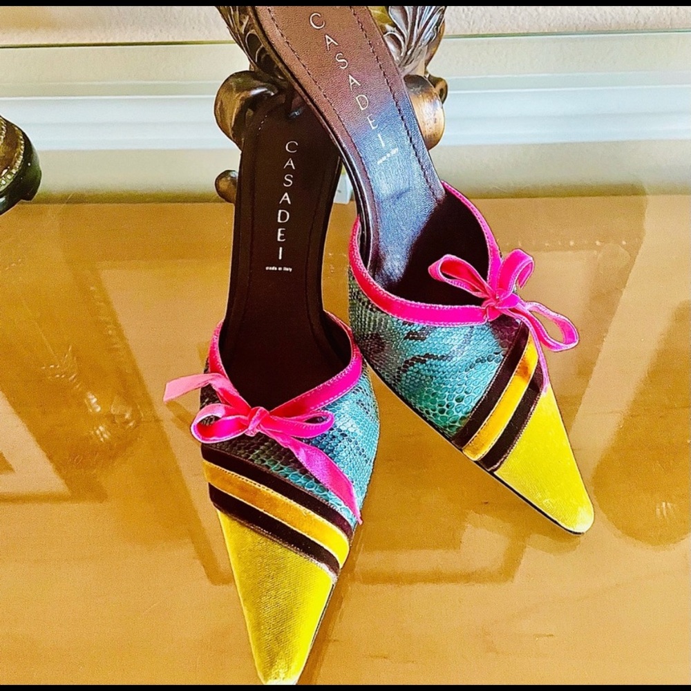 Beautiful Casadei heels!! **Fit closer to an 8.5 narrow or 8 regular. Beautiful!